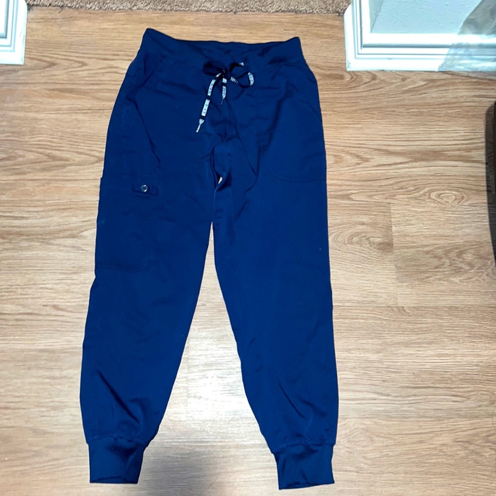 MedCouture XS petite jogger scrubs